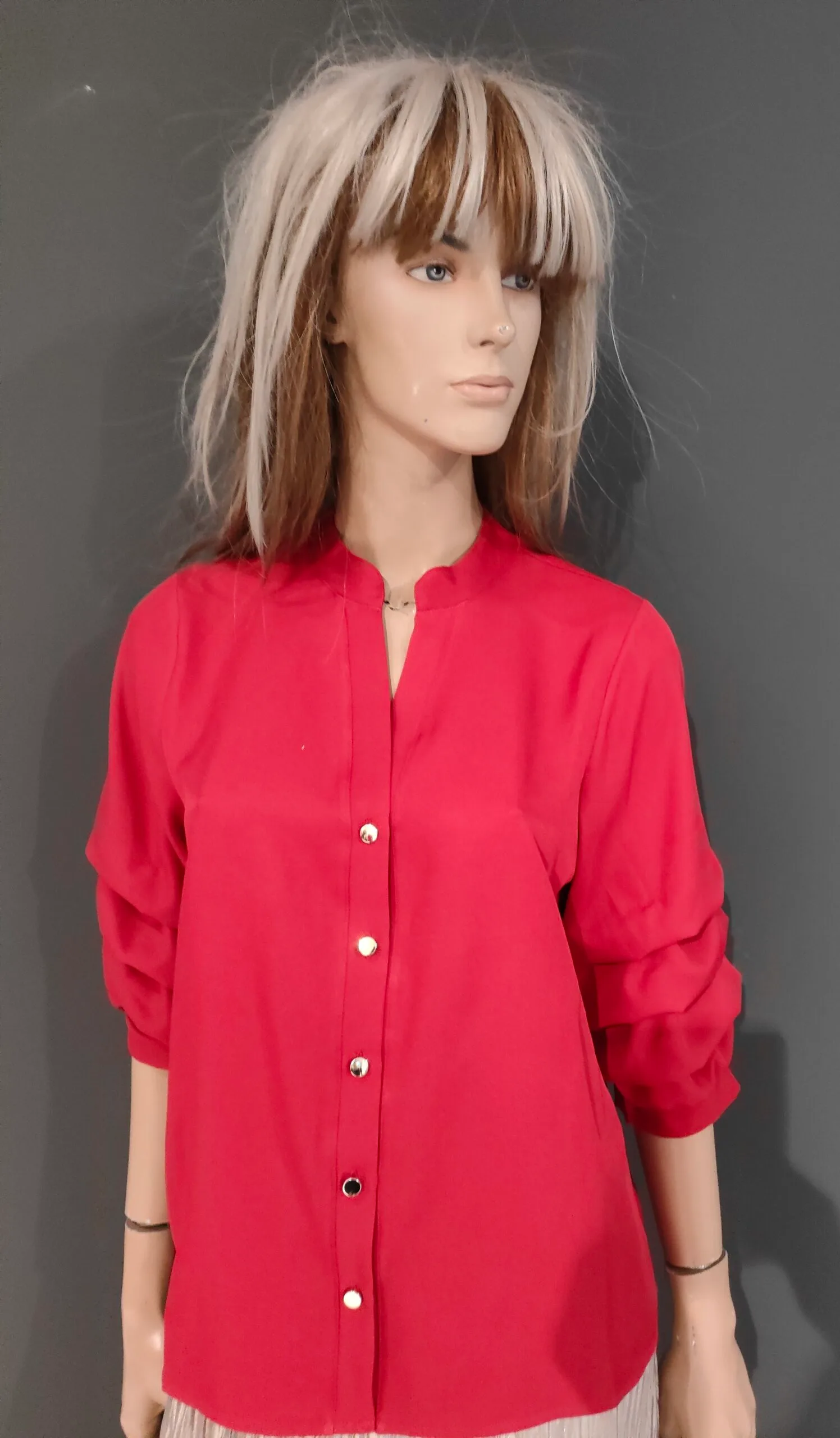 Bluzka czerwona z ozdobnym rękawem