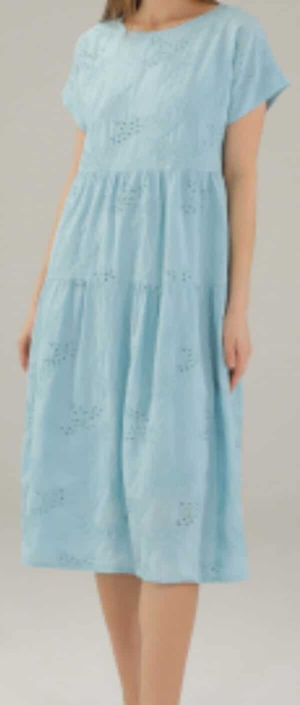Sukienka jasno niebieska haftowana