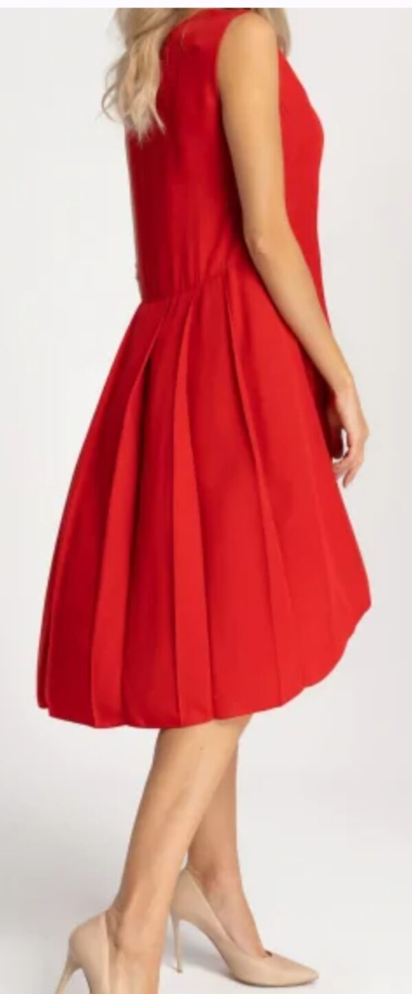 Sukienka czerwona z dłuższym tyłem