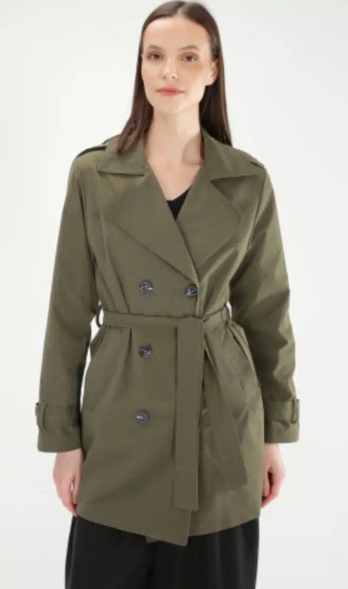 Zielony płaszcz z paskiem