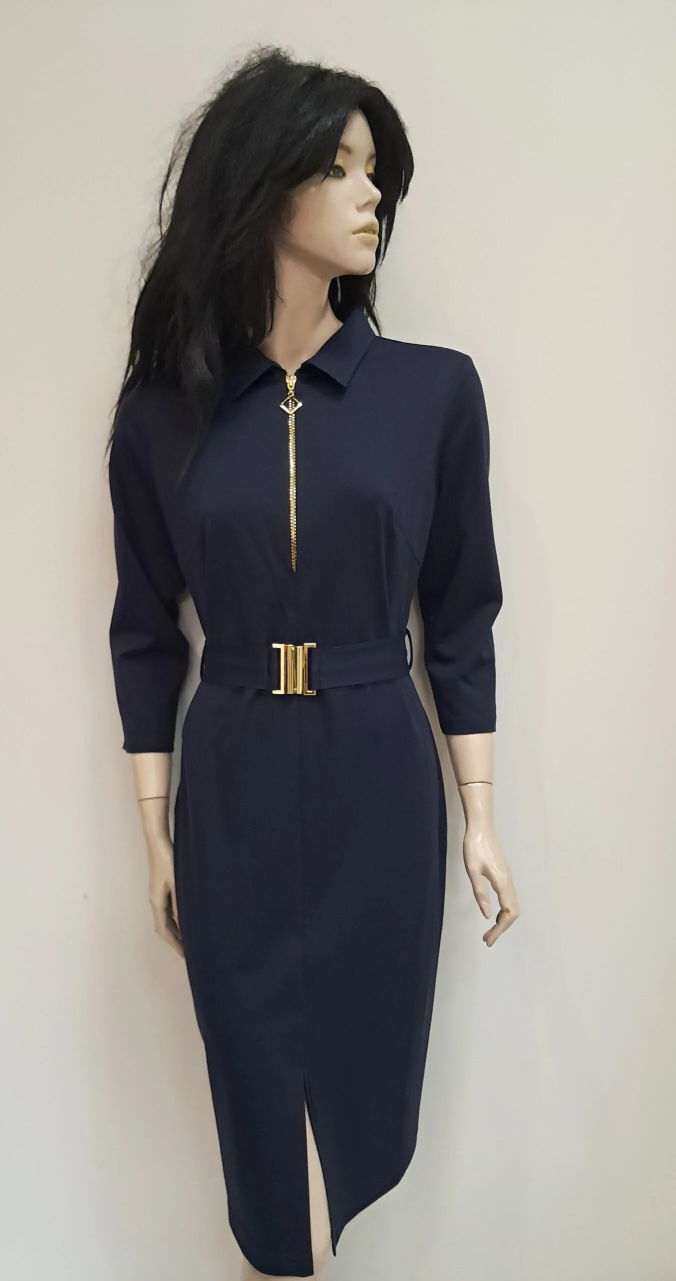 Granatowa sukienka z kołnierzykiem i rękawem 3/4