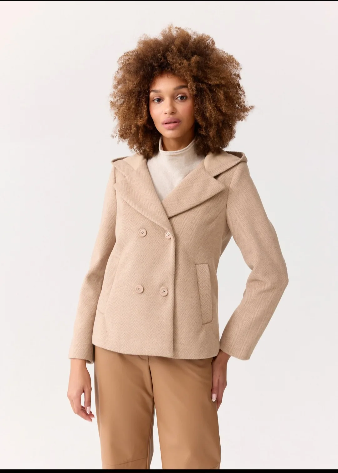 Beżowa kurtka FERIA w subtelną jodełkę