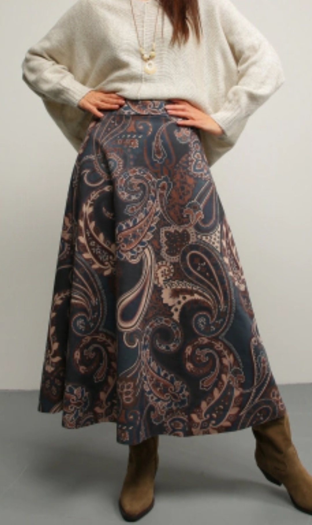 Wzorzysta spódnica z imitacji zamszu