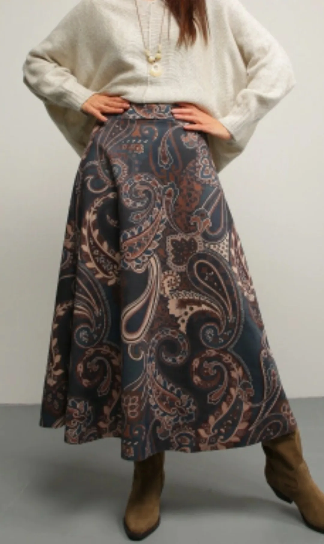 Wzorzysta spódnica z imitacji zamszu