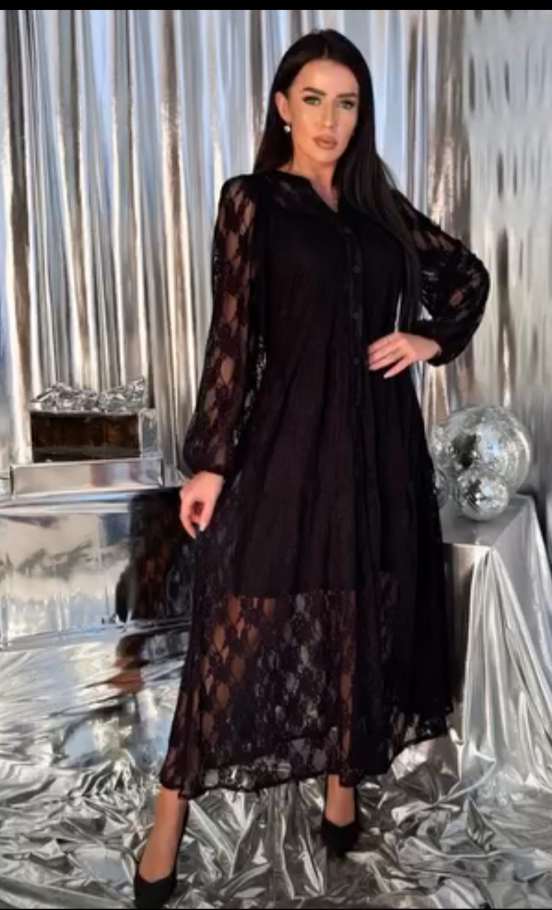 Czarna elegancka sukienka z koronki