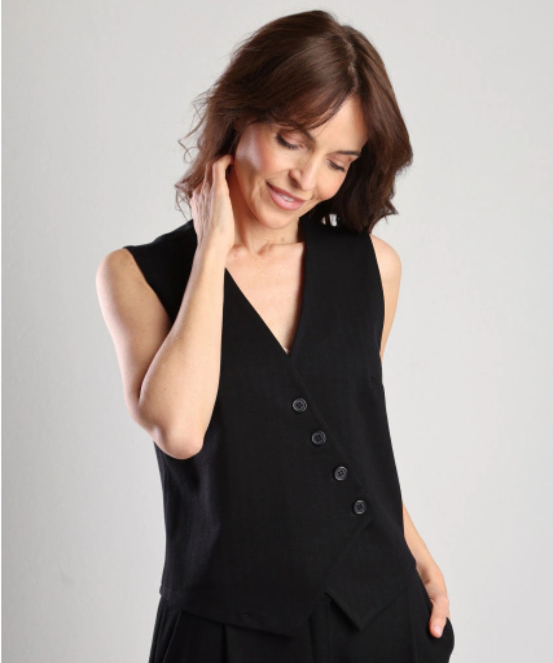 Czarna kamizelka w jodełkę