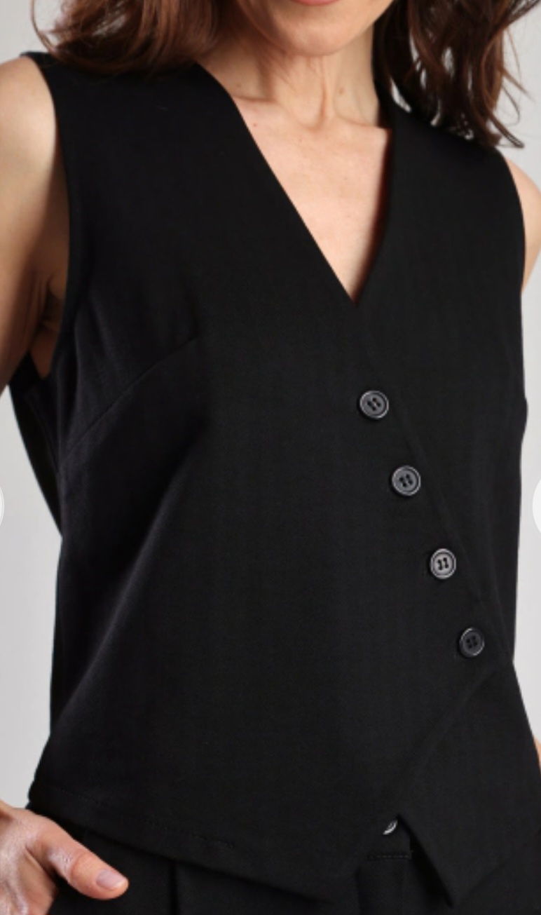 Czarna kamizelka w jodełkę