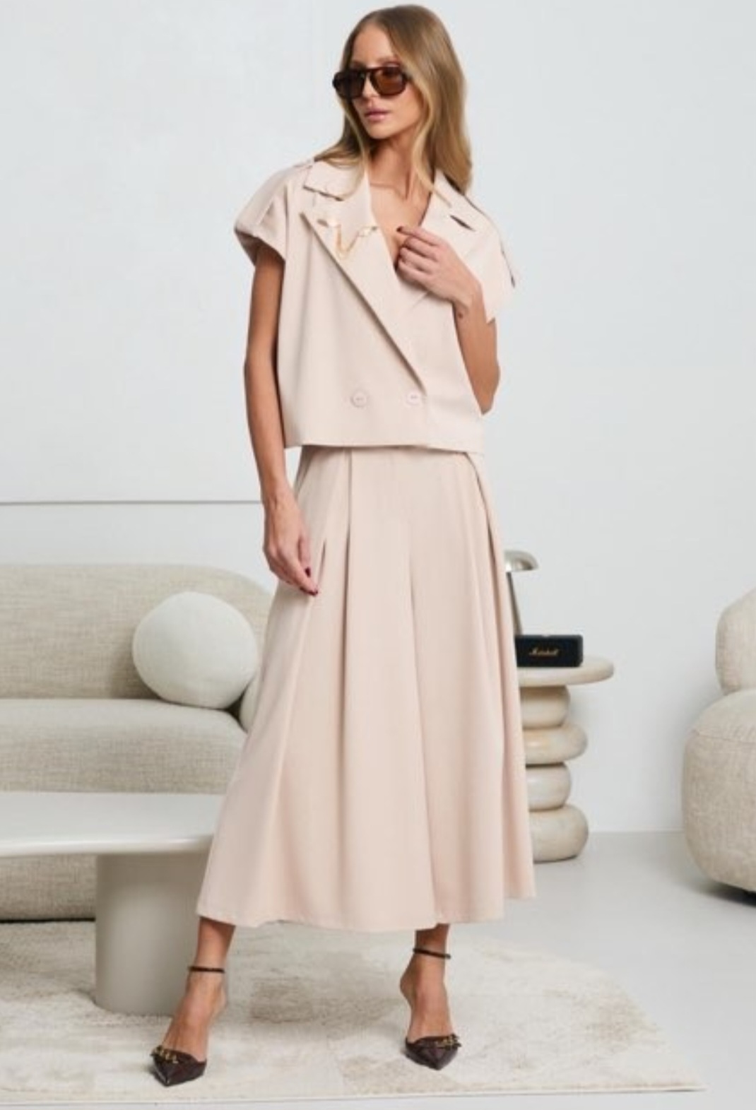 Komplet kamizelka, kuloty bezowe