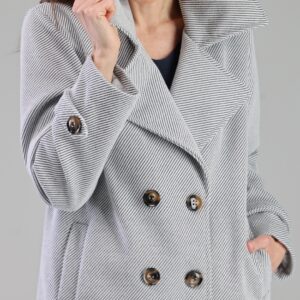 Szary płaszcz z kołnierzem