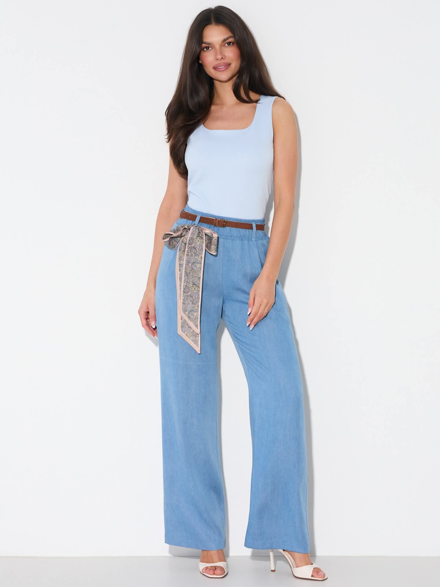 Spodnie w kolorze jasnego jeans