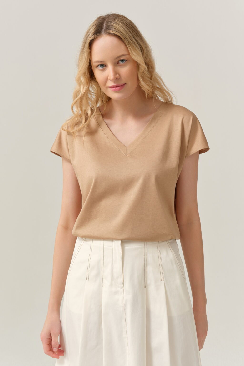 Bluzka FÉRIA w odcieniu piaskowego beżu