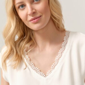 Bluzka Feria biała-ozdobny dekolt