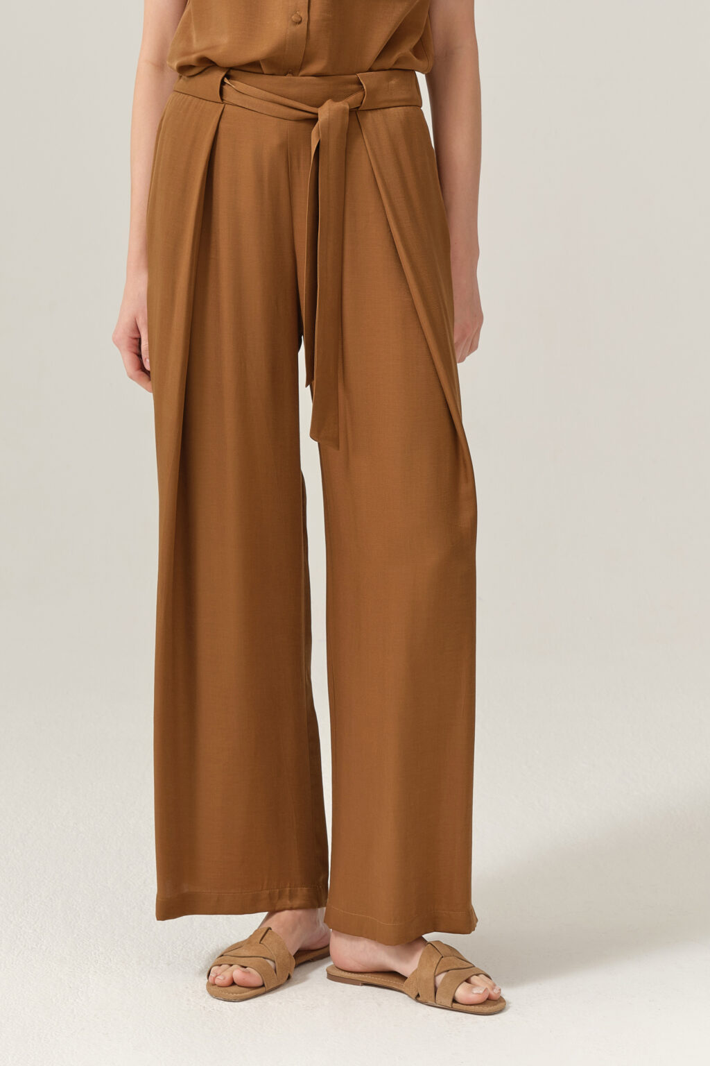 Szerokie spodnie FÉRIA w odcieniu ciepłego brązu