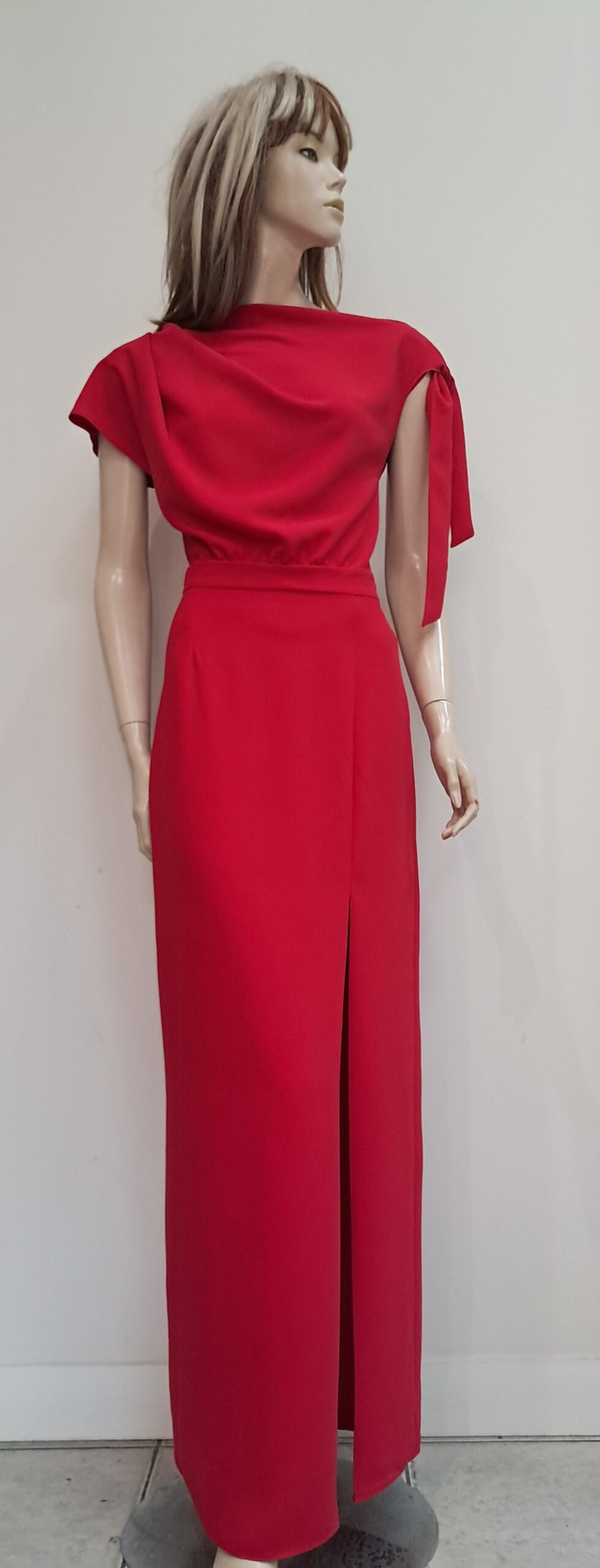 Sukienka maxi w kolorze malinowo-czerwonym