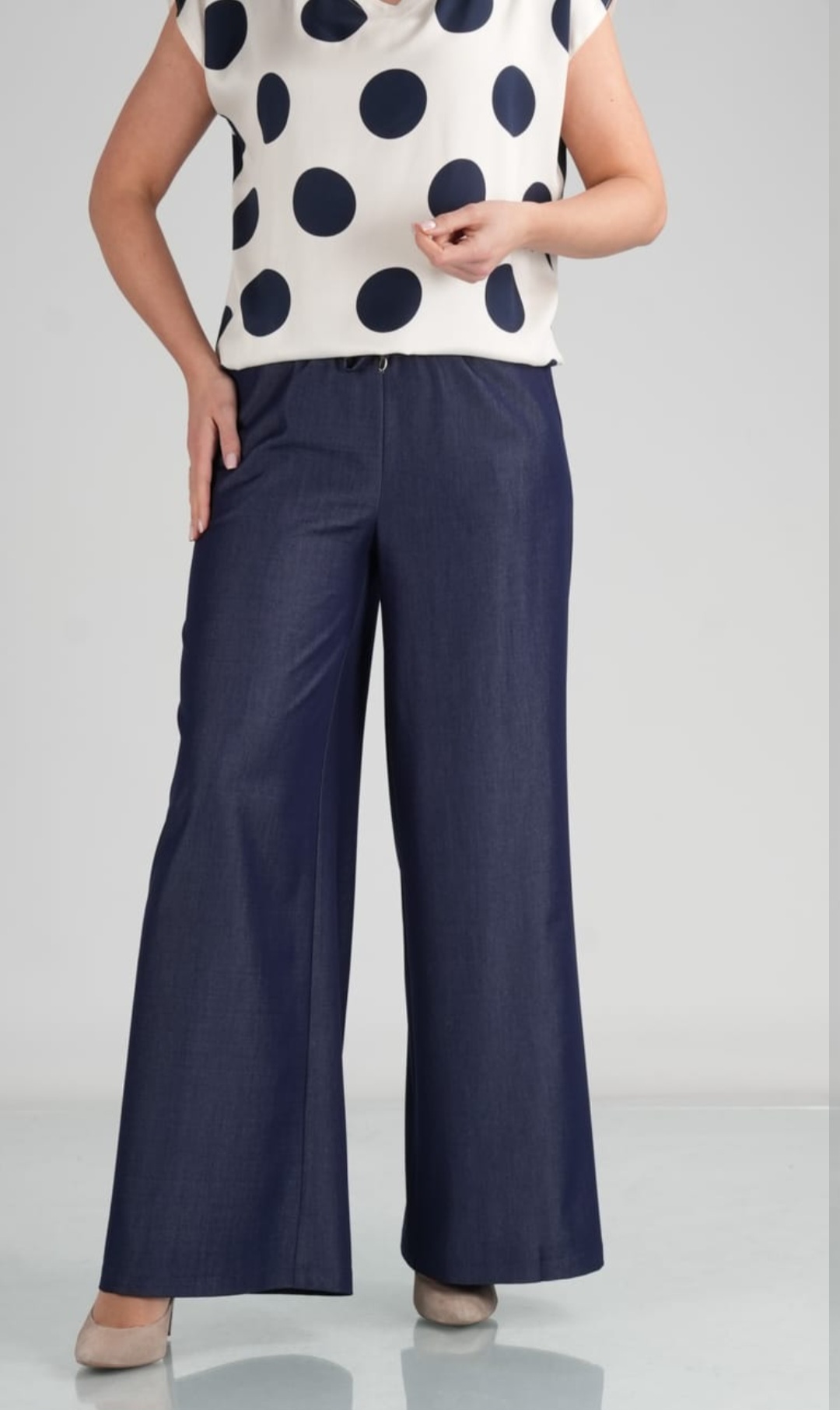 Spodnie kolor ciemnego jeansu