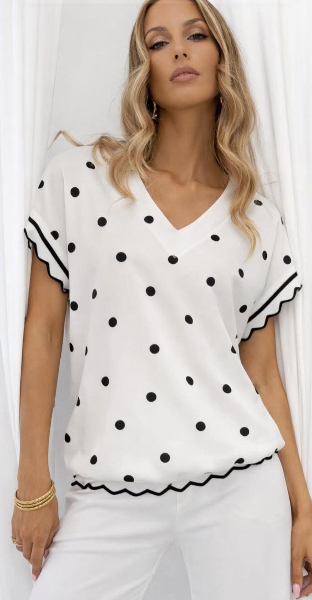 Bluzka w czarne groszki